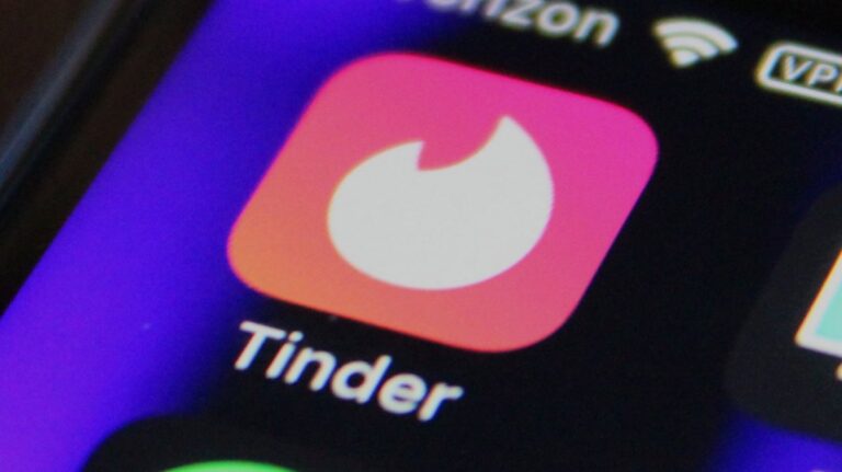 Tinder's new warnings inform users when they’re potentially being inappropriate