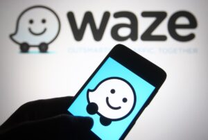 Waze now helps you navigate roundabouts, alerts you about speed limit changes and more
