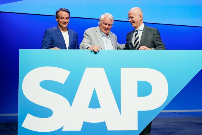Hasso Plattner (M), SAP's former chairman, CEO Christian Klein (L), and chairman Pekka Ala-Pietilä